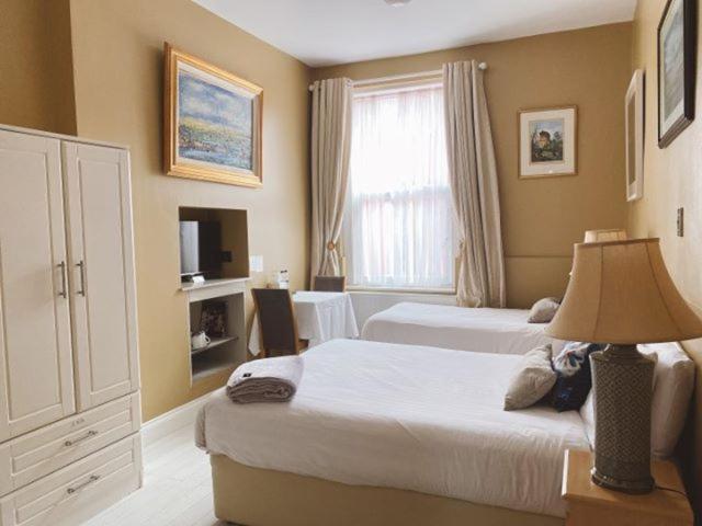 קורק Rose Lodge Guest House מראה חיצוני תמונה